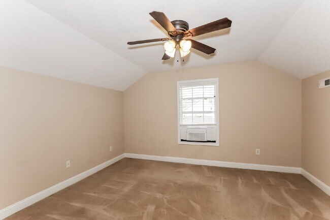 Building Photo - "Spacious 4-Bed, 3-Bath Haven in Myrtle Beach - Your Perfect Coastal Retreat!"