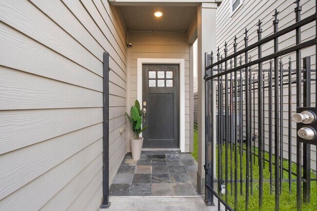 Building Photo - 4004 Weslow St