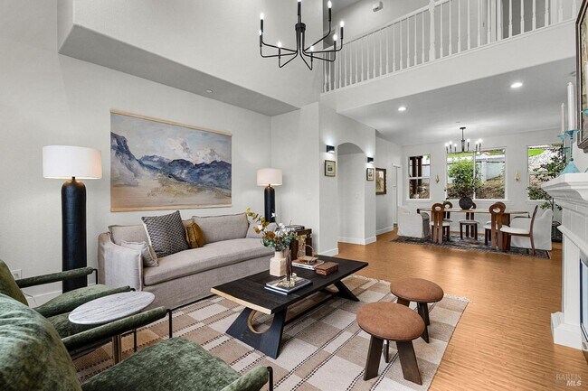 Building Photo - Luxury Living in Fountaingrove