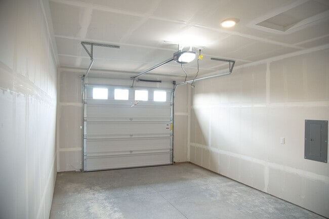 Building Photo - Welcome to Sun Drive Townhomes!