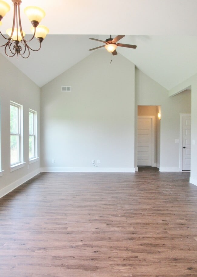 Building Photo - Home in Pleasant Grove... Available to View Now!!!