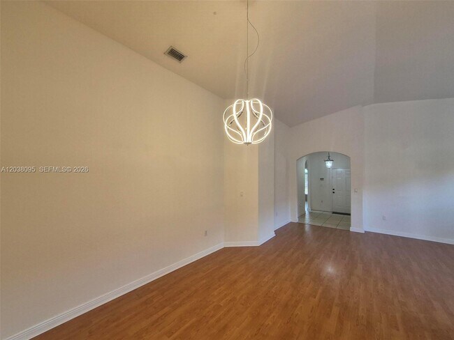 Building Photo - 5033 SW 134th Ave