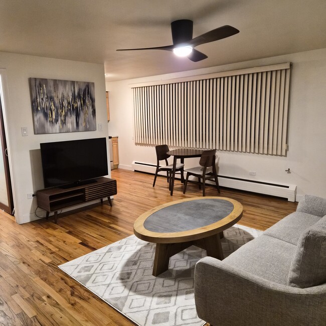 Building Photo - 985 N Corona St