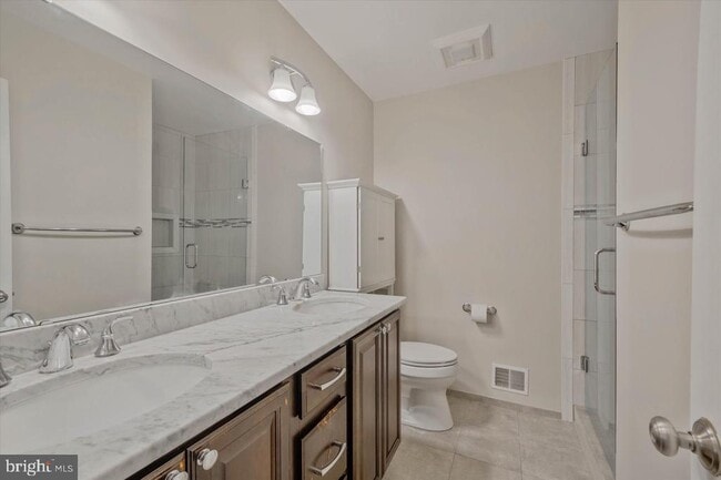 Building Photo - 7177 Lake Cove Dr