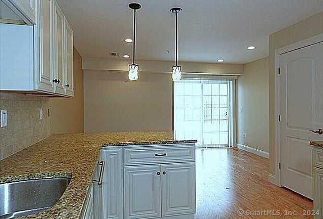 Building Photo - 390 Boston Neck Rd