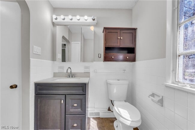 Building Photo - 2150 Glenridge Rd