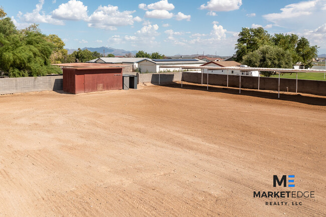 Building Photo - 5Bed/3Bath Home in Buckeye, AZ! Ready for ...