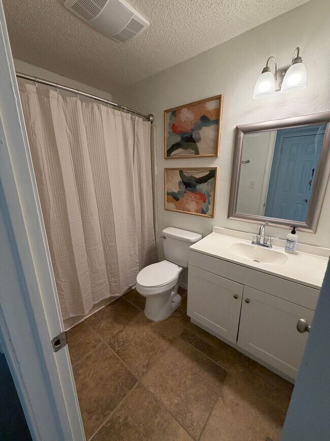 Building Photo - Spacious 4 Bed Home in Prime Claremore Location