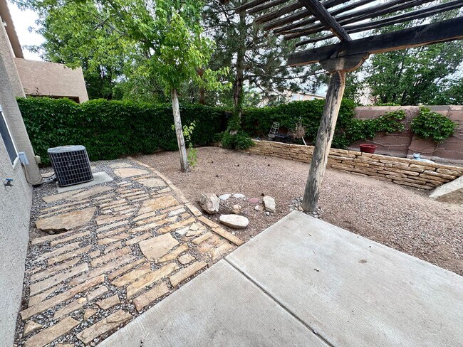 Building Photo - 7419 Desert Eagle Rd NE