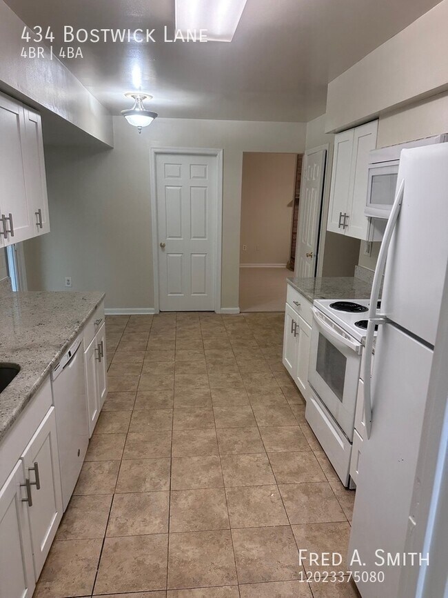 Building Photo - 434 Bostwick Ln