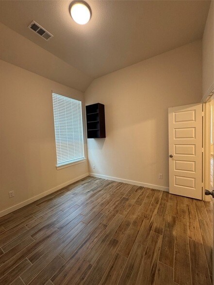 Building Photo - 504 Evergreen Rd
