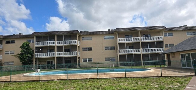 Building Photo - 5861 NW 16th Pl