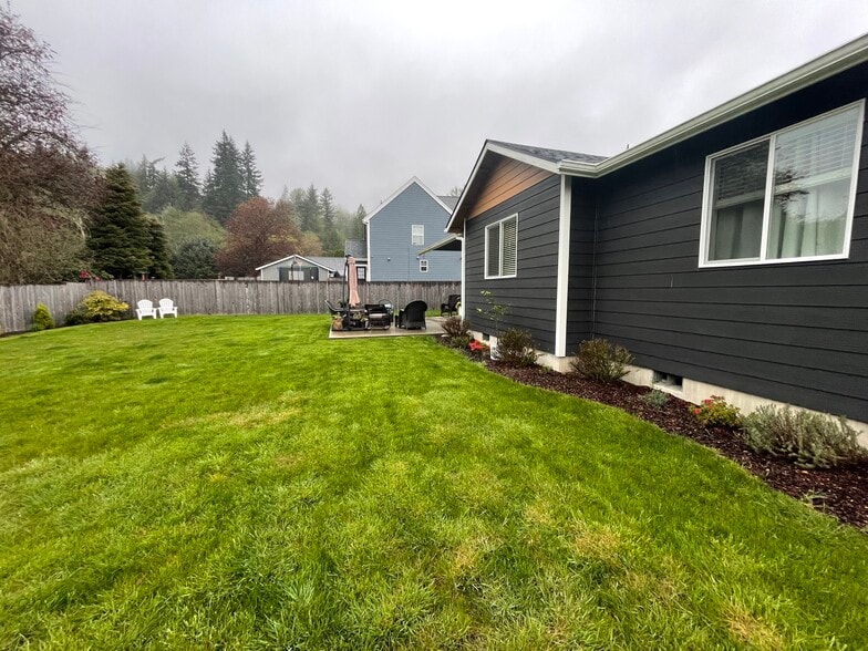 Building Photo - 627 N 3rd St