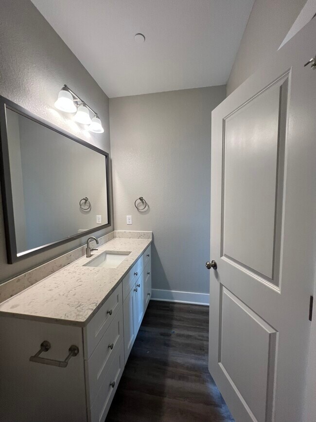 Building Photo - 308 Grove St