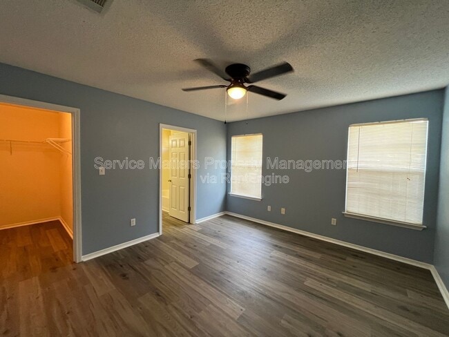 Building Photo - 2439 Redoubt Ave