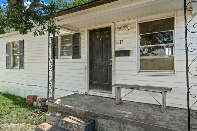 Building Photo - 2617 Waggoner Ave