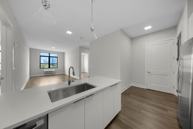 Building Photo - 121 34th St
