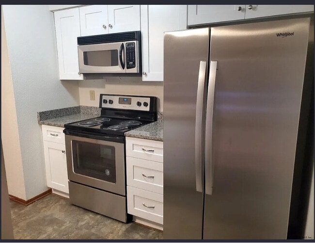 Building Photo - 120 Victory Way