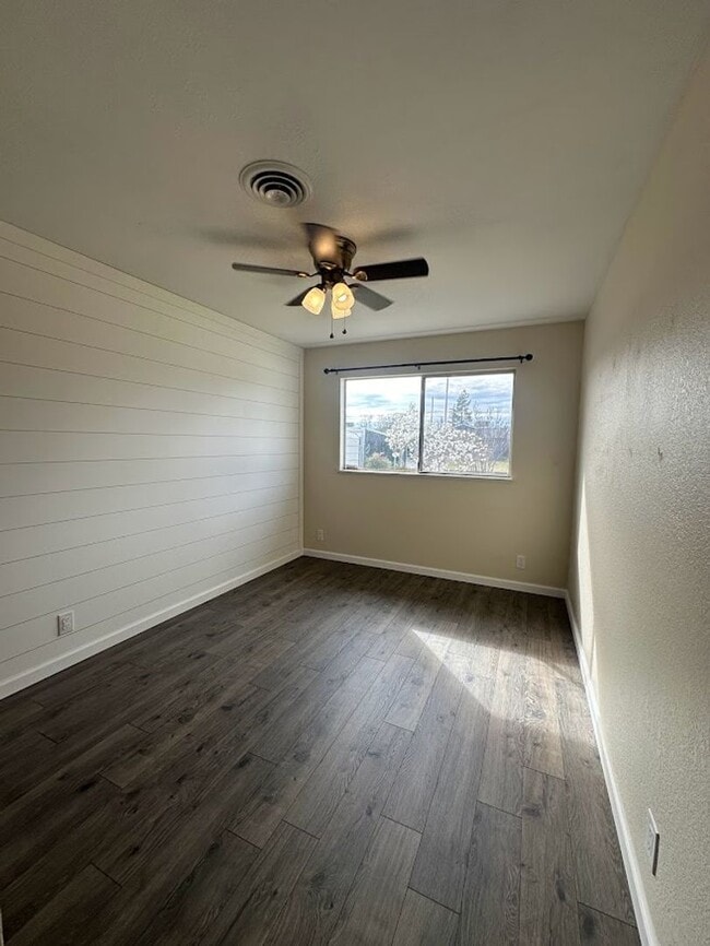 Building Photo - New exterior paint!  LVP flooring! Large y...