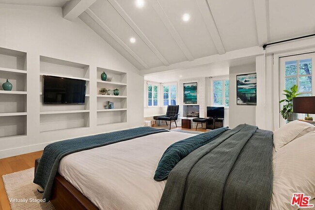 Building Photo - 17620 Camino De Yatasto