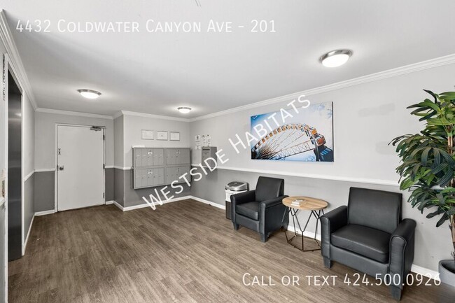 Building Photo - Gorgeous NEWLY RENOVATED apartment with a ...