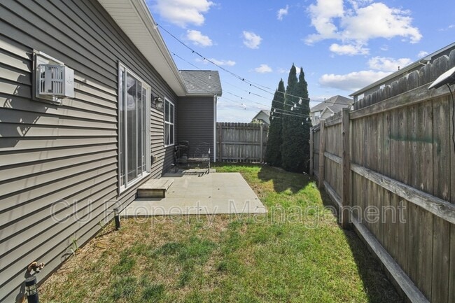 Building Photo - 3003 E Stillwater Landing