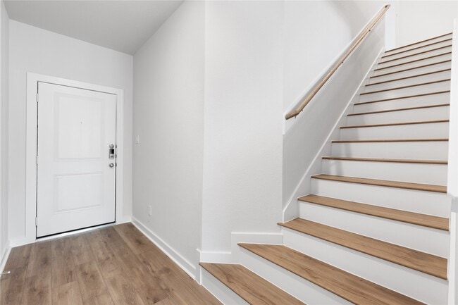 Building Photo - 8126 Brocken St