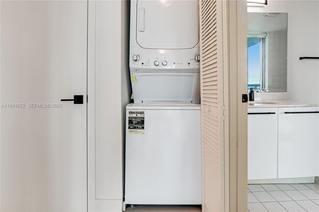 Building Photo - 888 Biscayne Blvd