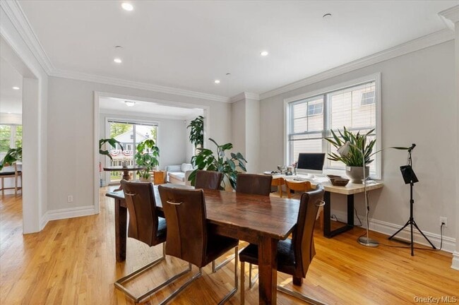 Building Photo - 545 E Fulton St