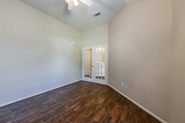 Building Photo - 17515 Fairgrove Park Dr