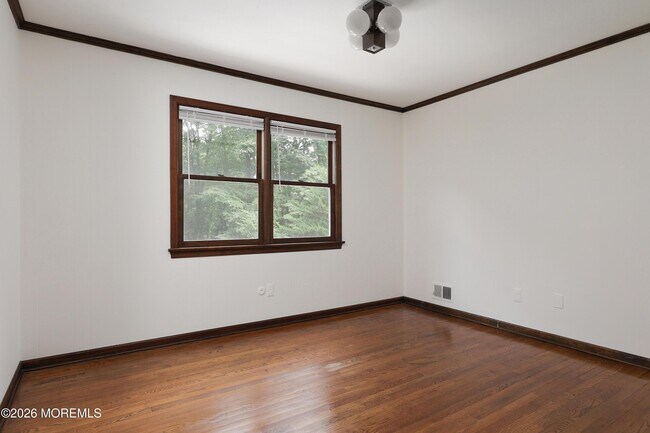 Building Photo - 18 Seven Oaks Dr