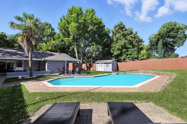 Building Photo - 1231 Springbrook Cir