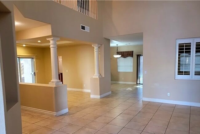 Building Photo - 2121 Tyler Dr