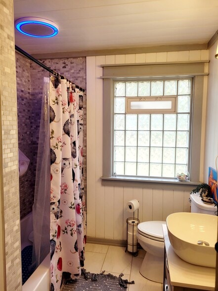 bathroom #1, downstairs - 1100 Orchard Park Rd