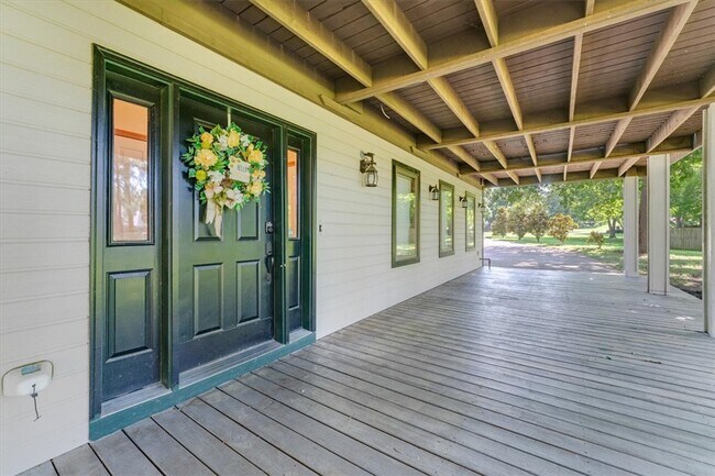 Building Photo - 3261 Eden Dr