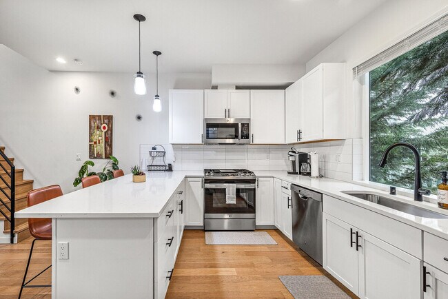 Building Photo - 5201 Brooklyn Ave NE