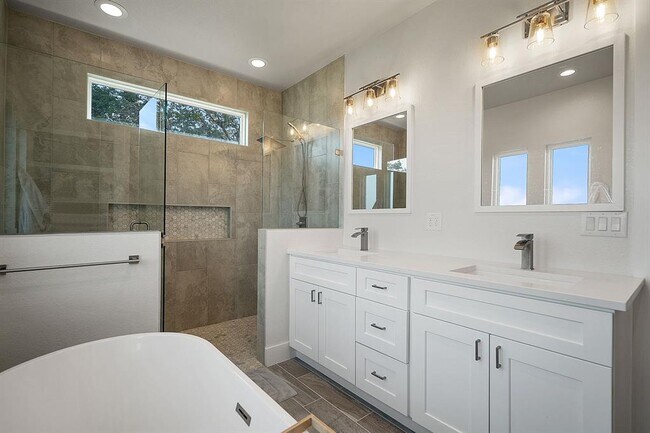 Building Photo - 20704 Leaning Oak Dr