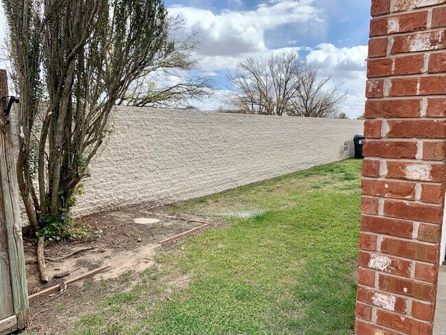 Building Photo - 3801 Tudor Cir