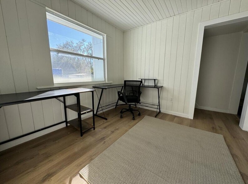 Building Photo - 2345 11th St S