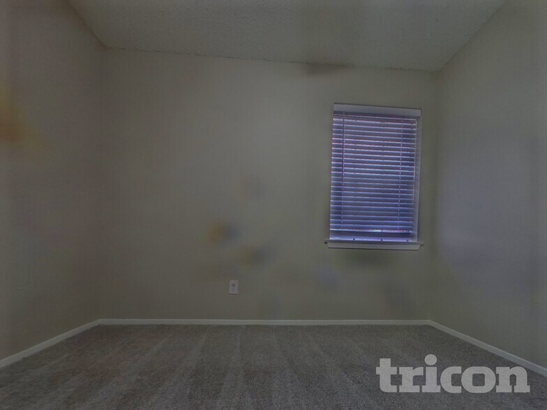 Building Photo - 6212 Douglas Dr