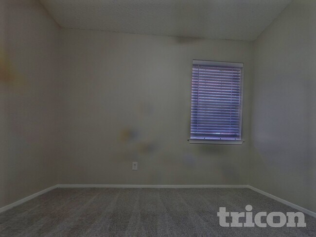 Building Photo - 6212 Douglas Dr