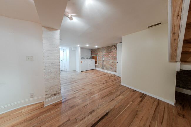 Building Photo - 1648 W Cullerton St