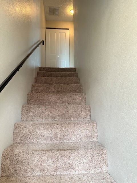 Building Photo - 643 Brookside Ct