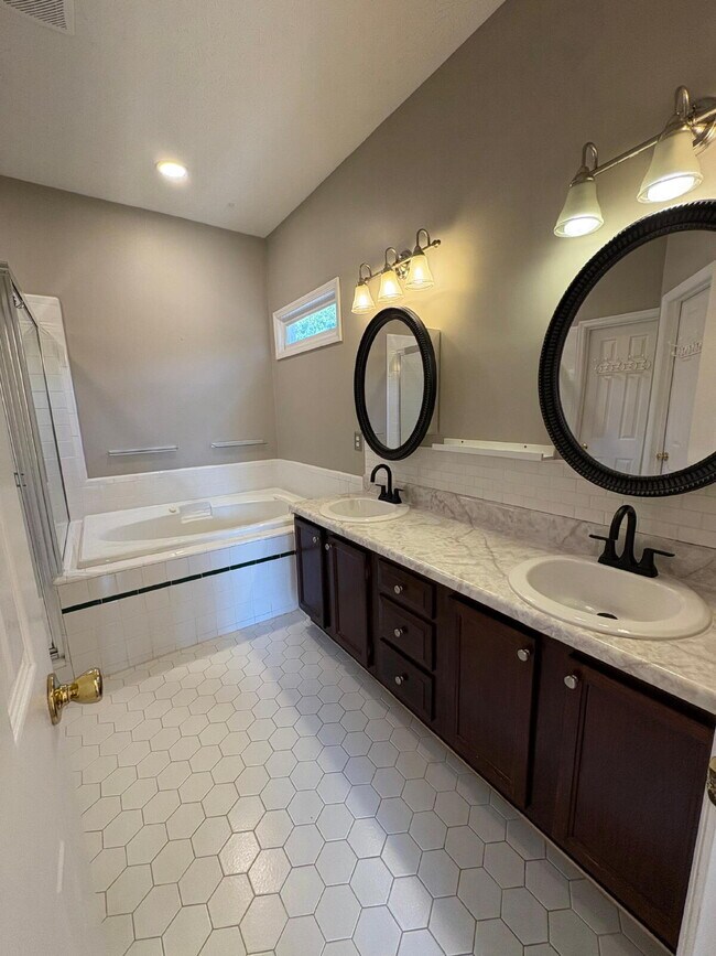 Building Photo - Beautiful executive home, in desirable neighborhood close to schools and Fort Bragg