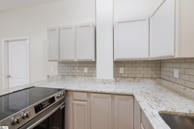 Building Photo - 1001 S Church St