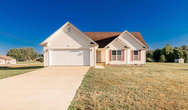 Primary Photo - 15 Goldenrod Dr