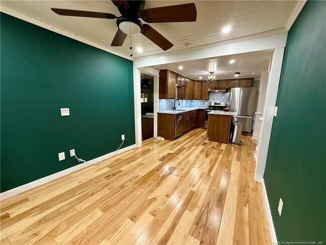 Building Photo - 1027 Cameron Hill Rd