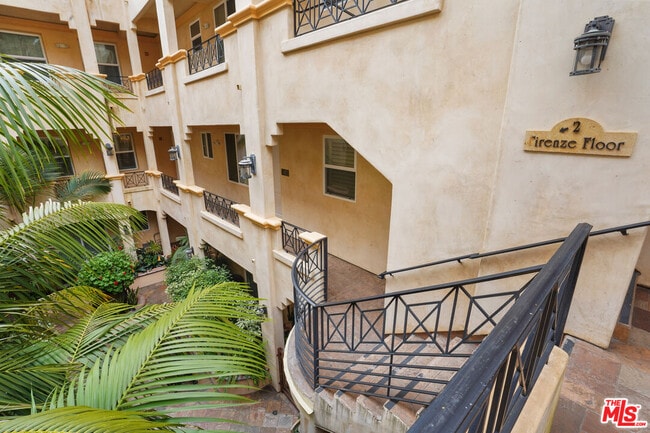 Building Photo - 16123 Sunset Blvd