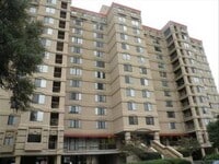 Building Photo - 1600 Park Cir