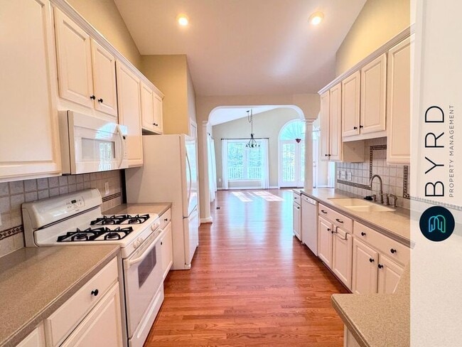 Building Photo - 423 Elm Creek Dr